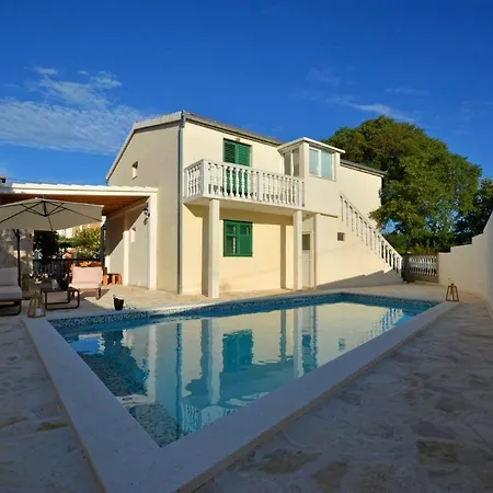 Appartamento Zeljko - With Pool Marina
